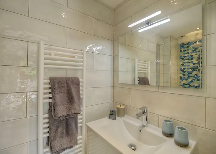 Le Refuge - Gigaro B&B 라크루아발메르